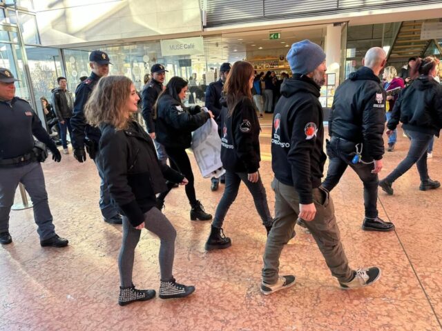 Irruzione al MUSE di Trento dei militanti di Centopercentoanimalisti