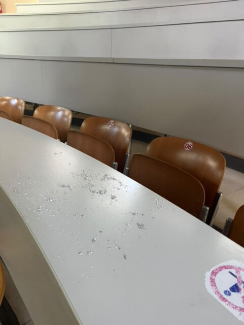 Oggi in magistero (nell’aula 1B) si è verificata nuovamente una situazione di disagio dopo il 15 ottobre.